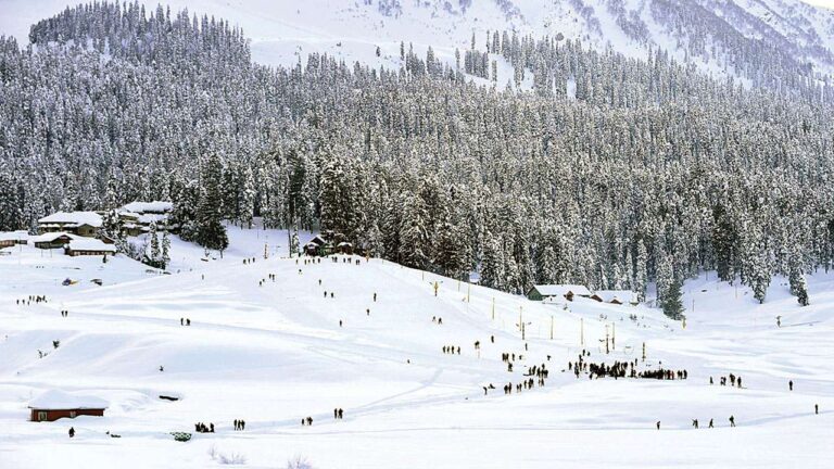 SRINAGAR- GULMARG (55 KMS)